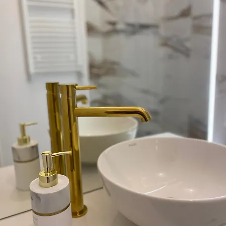 Elegancki 60 M2 W Centrum Miasta, Balkon, Parking Bezplatny Апартаменты *