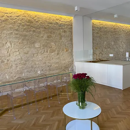 Elegancki 60 M2 W Centrum Miasta, Balkon, Parking Bezplatny *