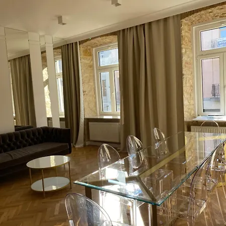 Elegancki 60 M2 W Centrum Miasta, Balkon, Parking Bezplatny Апартаменты