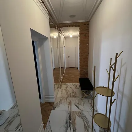 Elegancki 60 M2 W Centrum Miasta, Balkon, Parking Bezplatny Апартаменты *