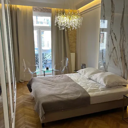 Elegancki 60 M2 W Centrum Miasta, Balkon, Parking Bezplatny