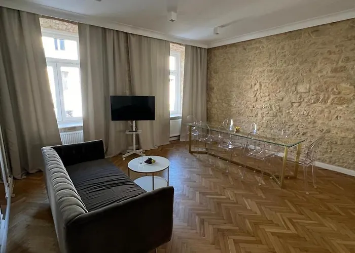 Elegancki 60 M2 W Centrum Miasta, Balkon, Parking Bezplatny *