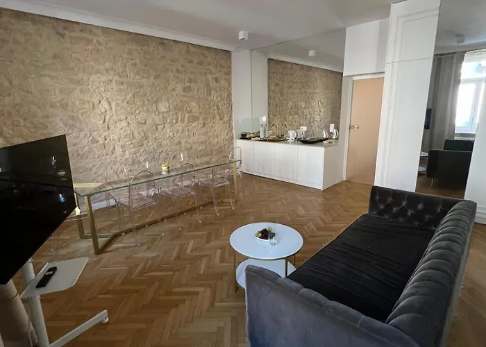 Elegancki 60 M2 W Centrum Miasta, Balkon, Parking Bezplatny